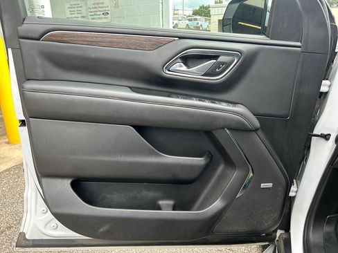 Used 2022 Chevrolet Suburban Premier RWD image 9