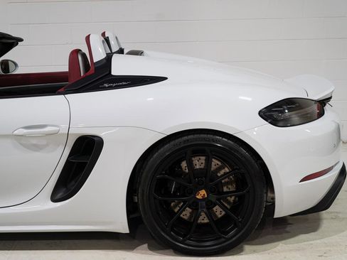 Used 2020 Porsche 718 Boxster Spyder RWD image 30