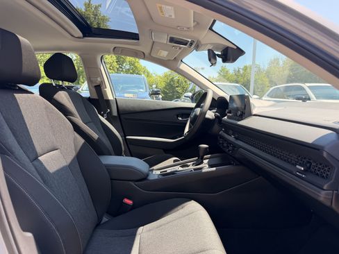 Certified 2025 Honda Accord SE image 15