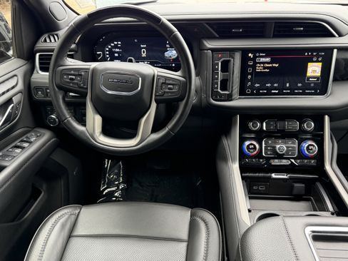 Used 2024 GMC Yukon XL Denali w/ Advanced Technology Package image 24