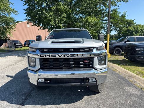 Used 2023 Chevrolet Silverado 2500 LT w/ Convenience Package AWD/4WD image 2