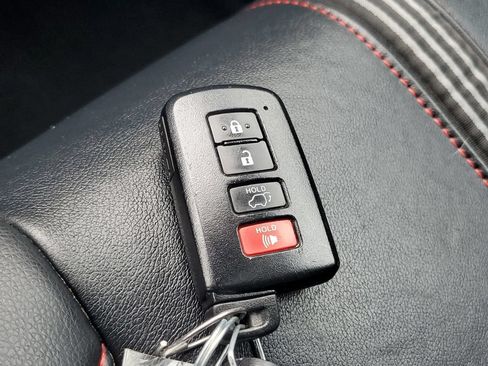 Used 2019 Toyota Highlander SE AWD/4WD image 30