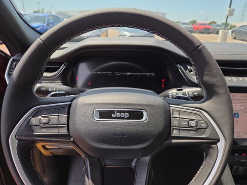 New 2026 Jeep Grand Cherokee L Limited w/ Limited Altitude Package RWD image 9