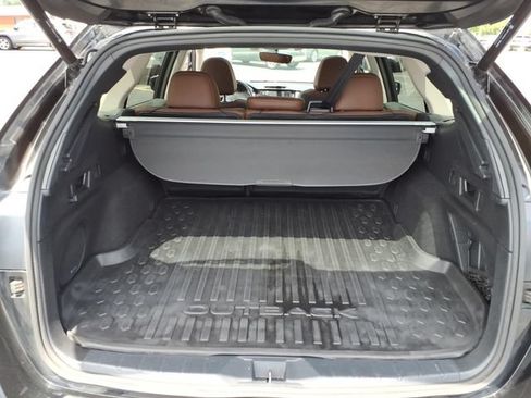 Used 2022 Subaru Outback Touring XT AWD/4WD image 11