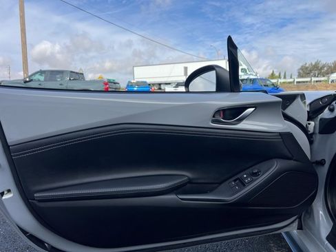 Used 2024 MAZDA MX-5 Miata Club image 19