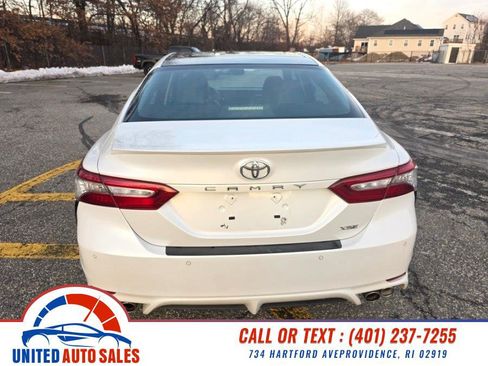 Used 2018 Toyota Camry XSE image 4