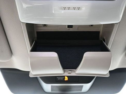 Used 2024 Nissan Pathfinder SV w/ Black Appearance Package image 32