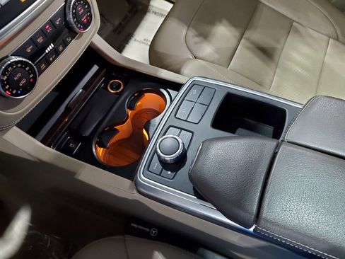 Used 2014 Mercedes-Benz GL 450 4MATIC image 38