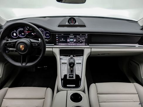 Used 2023 Porsche Panamera 4 Platinum Edition AWD/4WD image 31