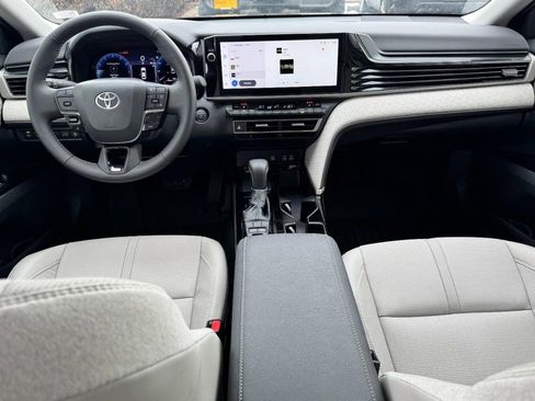 Used 2025 Toyota Camry XLE image 11