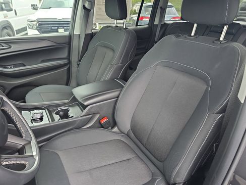 Used 2023 Jeep Grand Cherokee Laredo X image 19