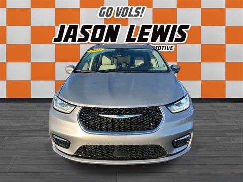 Used 2021 Chrysler Pacifica Touring-L image 9