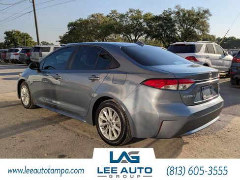 Used 2021 Toyota Corolla LE w/ LE Convenience Package image 5