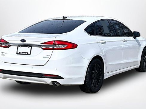 Used 2017 Ford Fusion SE w/ Fusion SE Technology Package image 5