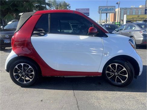 Used 2017 smart fortwo passion RWD image 7