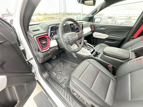 Used 2025 GMC Canyon AT4 w/ AT4X Package image 10