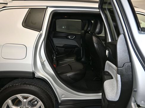 Used 2024 Jeep Compass Latitude AWD/4WD image 25