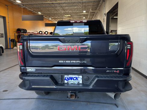 Used 2024 GMC Sierra 2500 AT4 w/ AT4 Premium Plus Package AWD/4WD image 4
