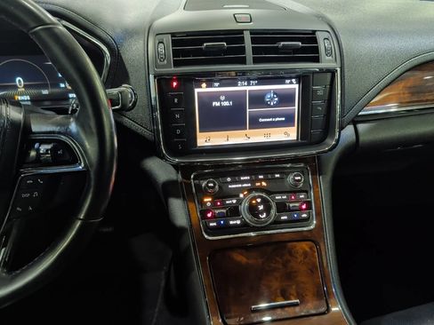 Used 2017 Lincoln Continental Select AWD/4WD image 19