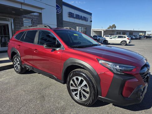 Used 2025 Subaru Outback Premium image 3