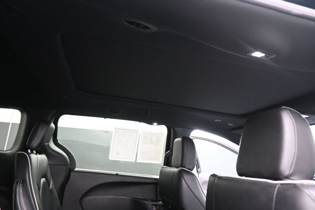 Used 2025 Chrysler Pacifica Limited FWD image 49