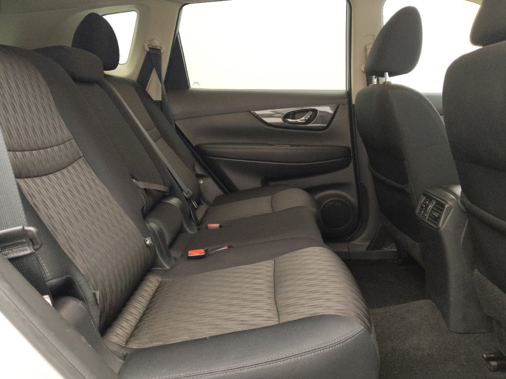 Used 2017 Nissan Rogue SV w/ SV Premium Package FWD image 19