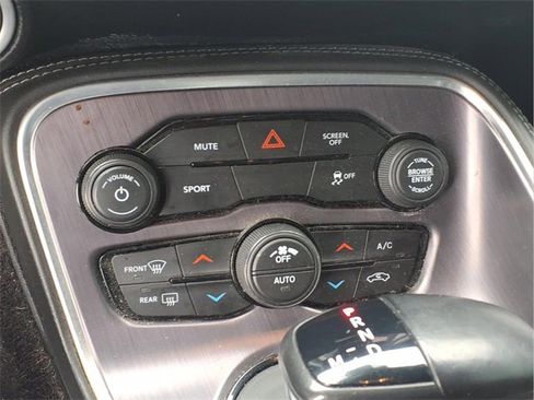 Used 2018 Dodge Challenger SXT image 10