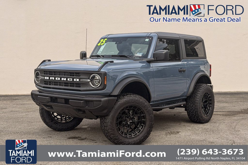Certified 2025 Ford Bronco 2-Door AWD/4WD image 1