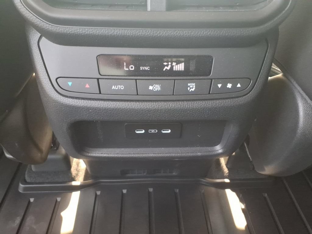 Used 2025 Honda Pilot EX-L image 13