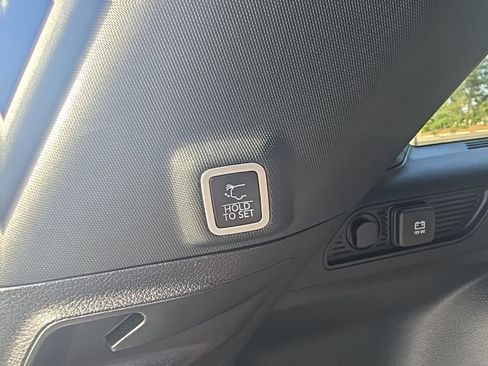 Used 2024 Jeep Grand Cherokee Limited w/ Black Appearance Package image 31