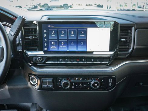 Used 2024 Chevrolet Silverado 2500 LT w/ Convenience Package image 18