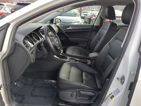 Used 2018 Volkswagen Golf S image 27