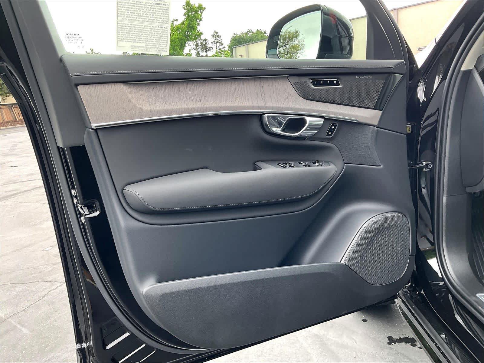 New 2026 Volvo XC90 T8 Ultra w/ Protection Package AWD/4WD image 24