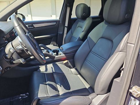 Certified 2023 Porsche Cayenne S AWD/4WD image 16
