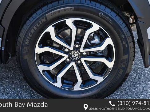 Used 2024 Toyota Corolla Cross AWD Hybrid w/ Moonroof Package image 10