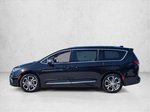 New 2026 Chrysler Pacifica Pinnacle image 5
