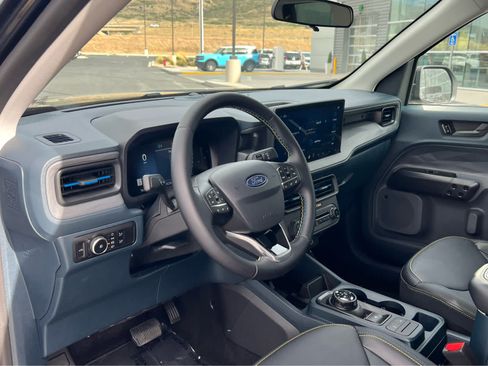 Used 2025 Ford Maverick Lobo AWD/4WD image 32