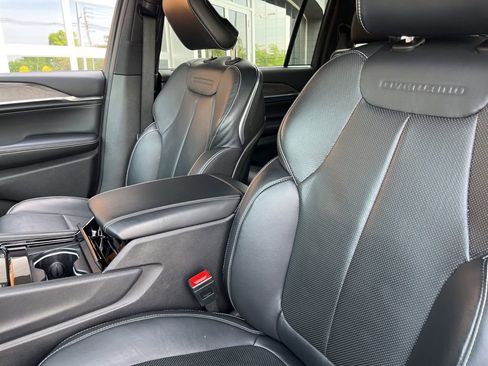 Used 2025 Jeep Grand Cherokee L Overland w/ Luxury Tech Group IV image 6