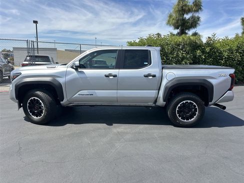 Used 2025 Toyota Tacoma TRD Off-Road image 3