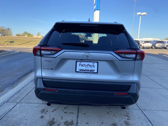 Used 2021 Toyota RAV4 XLE FWD image 10