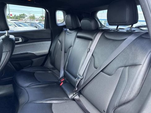 Used 2025 Jeep Compass Latitude AWD/4WD image 16