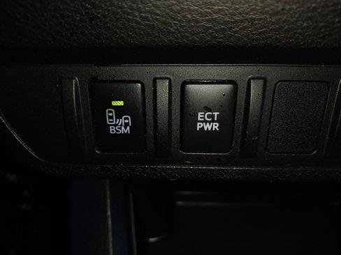 Used 2017 Toyota Tacoma TRD Sport image 28