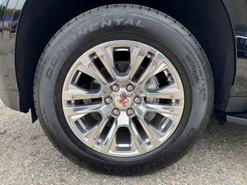Used 2026 GMC Yukon Denali AWD/4WD image 11