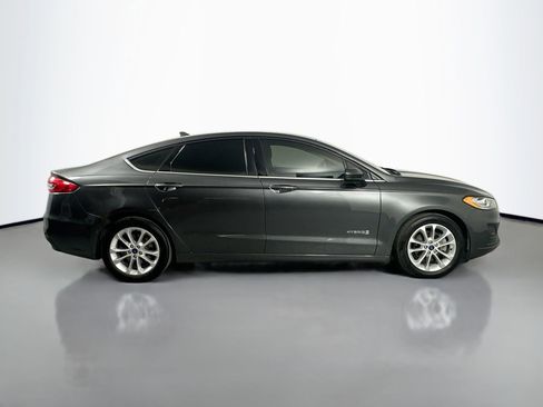 Used 2019 Ford Fusion SE image 4