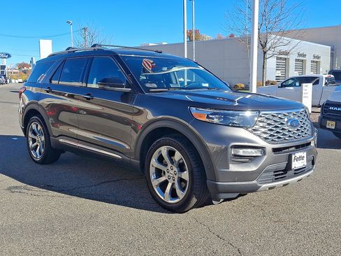 Used 2020 Ford Explorer Platinum w/ Premium Technology Package image 3