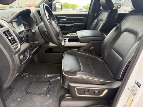 Used 2024 RAM 1500 Laramie RWD image 32