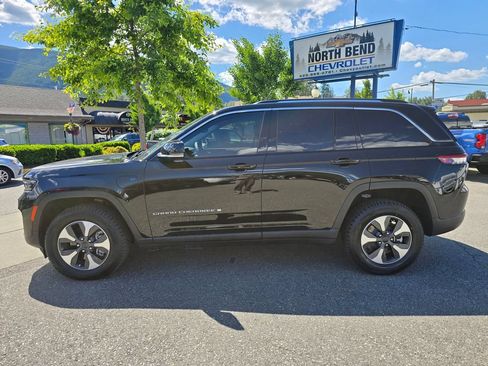 Used 2022 Jeep Grand Cherokee Limited 4xe AWD/4WD image 8