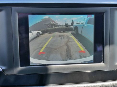 Used 2019 Chrysler Pacifica Touring-L FWD image 31