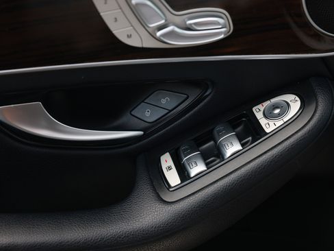 Used 2019 Mercedes-Benz GLC 300 w/ Premium Package image 45