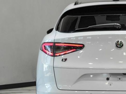 Used 2024 Alfa Romeo Stelvio Veloce AWD/4WD image 50